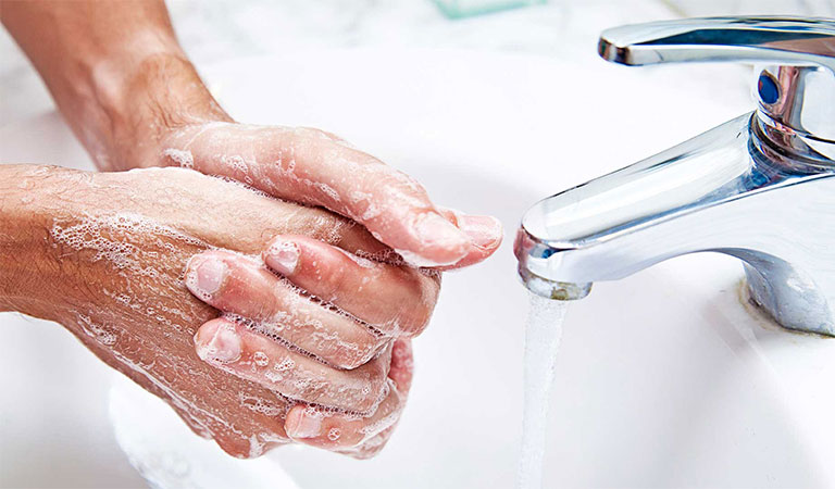Rửa tay sạch sẽ giúp phòng ngừa vi khuẩn xâm nhập vào đường hô hấp
