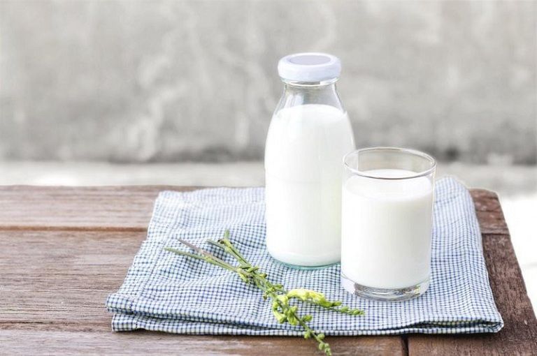 Viêm mũi dị ứng kiêng ăn gì? Bạn nên kiêng sữa bò và các chế phẩm từ sữa