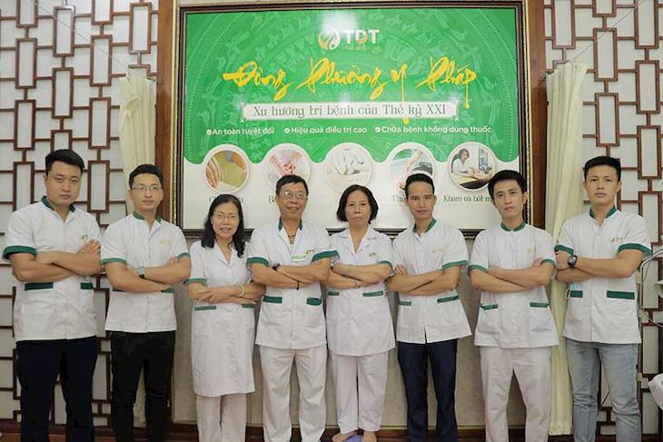 Bác sĩ Tuấn được các đồng nghiệp như Tiến sĩ Vân Anh, Bác sĩ Doãn Hồng Phương, Dược sĩ Chuyên khoa 2 Nguyễn Đức Đoàn